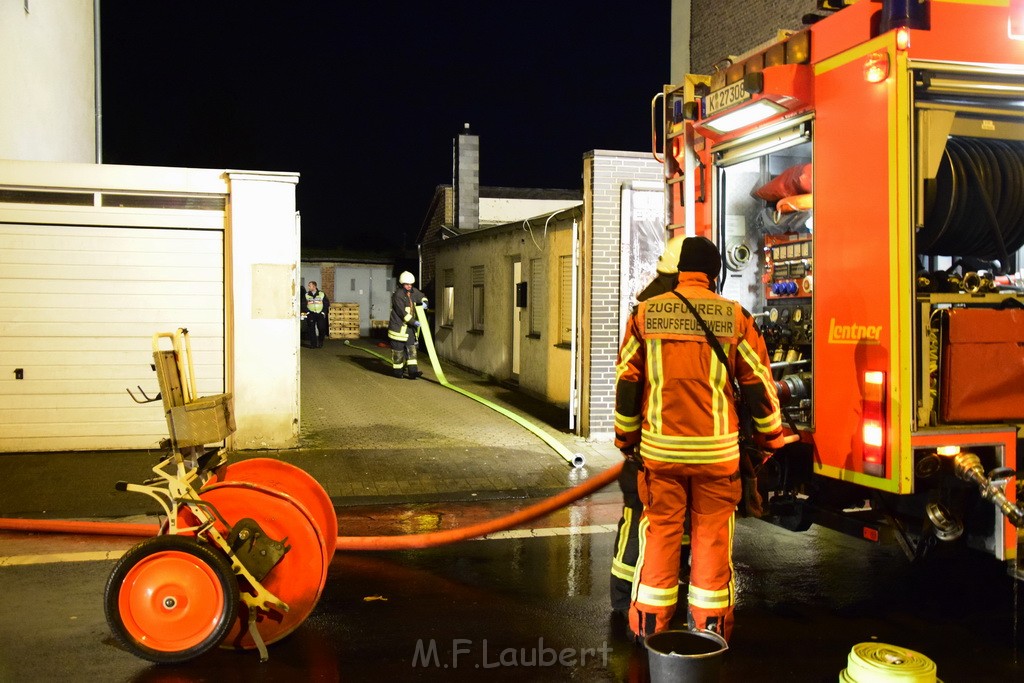 Feuer Hinterhof Garagen Koeln Hoehenberg Olpenerstr P148.JPG - Miklos Laubert